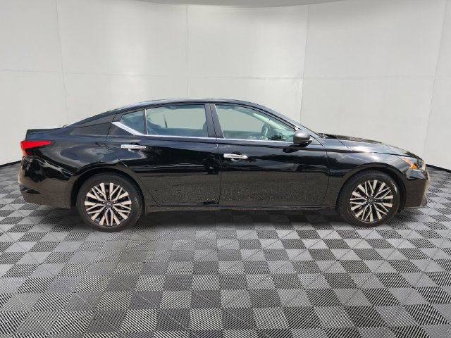 Used 2025 Nissan Altima 2.5 SV FWD image 4