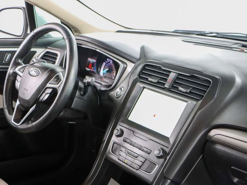 Used 2020 Ford Fusion SE w/ Equipment Group 151A image 25