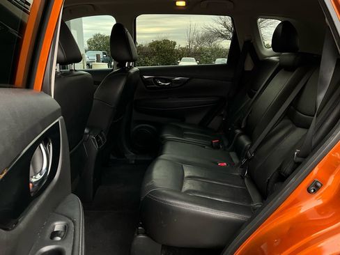Used 2019 Nissan Rogue SL w/ Premium Package image 12