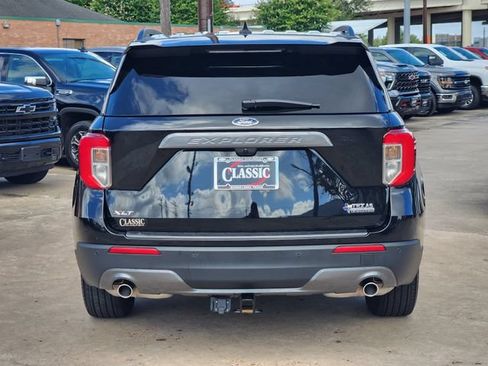 Used 2024 Ford Explorer XLT w/ Equipment Group 202A RWD image 6