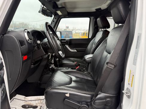 Used 2015 Jeep Wrangler Unlimited Rubicon AWD/4WD image 24