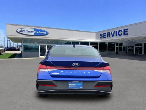 Certified 2024 Hyundai Elantra SEL FWD image 7