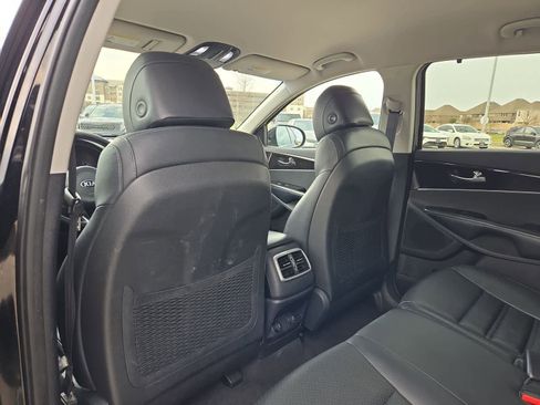 Used 2017 Kia Sorento EX image 16