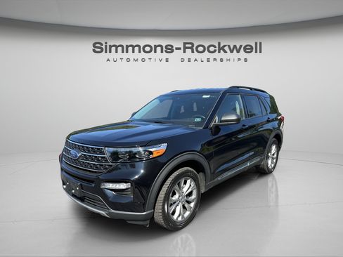 Used 2023 Ford Explorer XLT w/ Equipment Group 202A AWD/4WD image 1