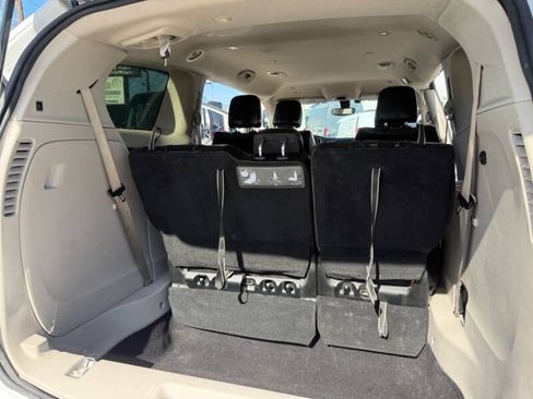 Used 2020 Chrysler Pacifica Touring-L FWD image 11