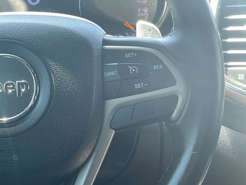 Used 2017 Jeep Grand Cherokee Laredo RWD image 28