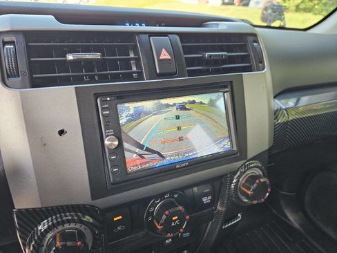 Used 2018 Toyota 4Runner SR5 AWD/4WD image 22