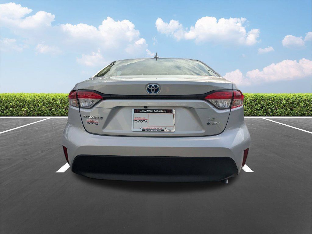 Certified 2025 Toyota Corolla LE FWD image 8