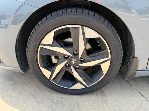 Used 2022 Hyundai Elantra Limited FWD image 9