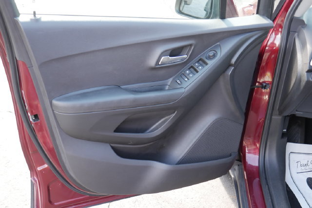 Used 2017 Chevrolet Trax LT FWD image 11