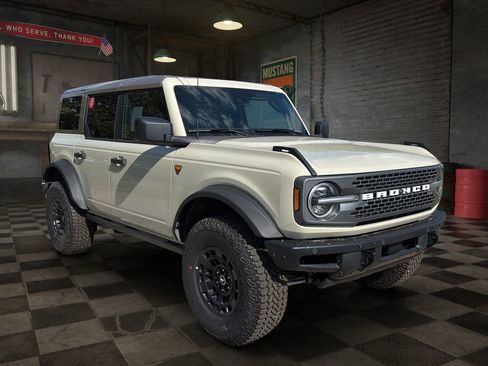 New 2026 Ford Bronco Badlands AWD/4WD image 2