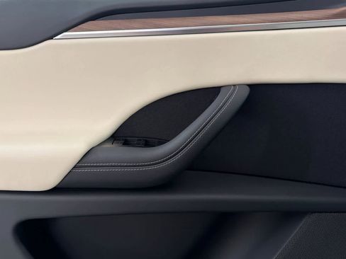 Used 2024 Tesla Model X image 12