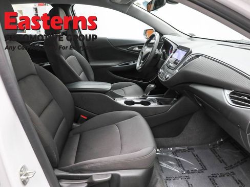 Used 2020 Chevrolet Malibu LT image 24