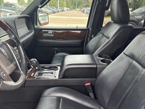 Used 2015 Lincoln Navigator 4WD image 8