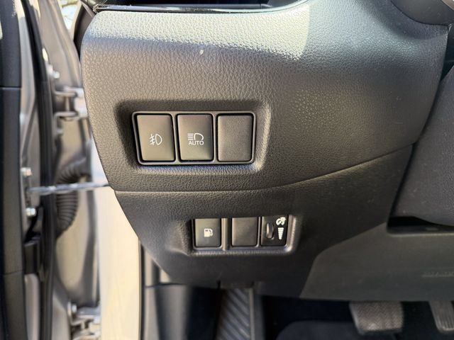 Used 2018 Toyota C-HR XLE FWD image 8