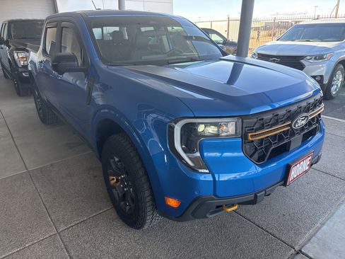 Used 2025 Ford Maverick Tremor image 3