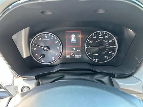 Used 2025 Subaru Outback Premium AWD/4WD image 11