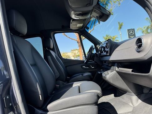 Used 2024 Mercedes-Benz Sprinter 2500 image 6