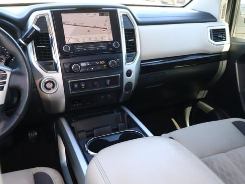 Used 2020 Nissan Titan SV w/ SV Convenience Package image 11