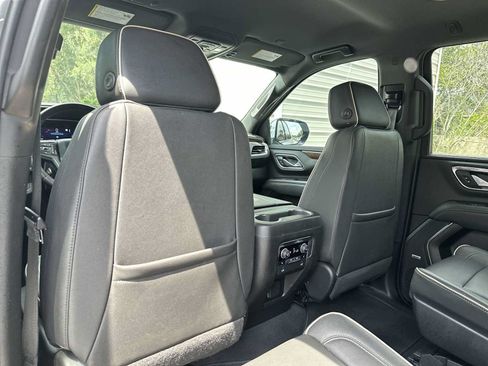 Used 2023 Chevrolet Suburban Premier AWD/4WD image 16