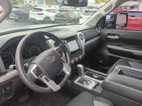 Used 2018 Toyota Tundra SR5 w/ TRD Off Road Package AWD/4WD image 20