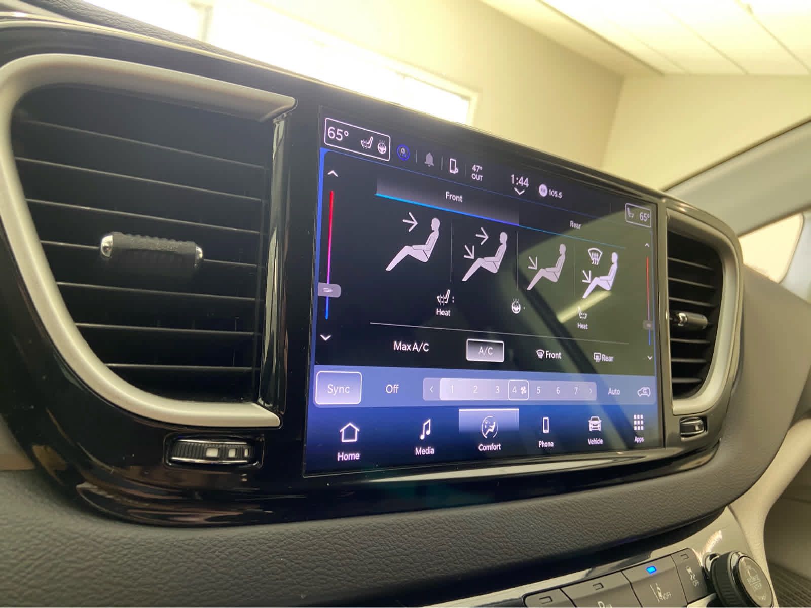 Used 2024 Chrysler Pacifica Touring-L FWD image 29