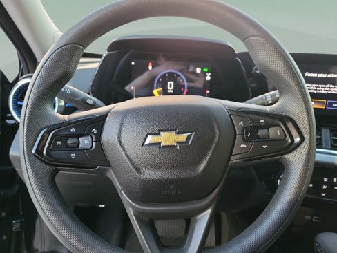 Used 2025 Chevrolet Trax LT FWD image 21