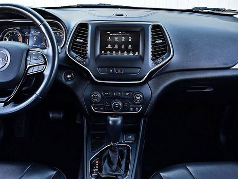 Used 2019 Jeep Cherokee Latitude Plus FWD image 26