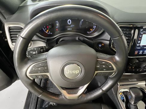 Used 2022 Jeep Grand Cherokee Laredo X image 10