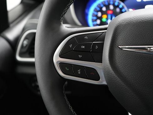 New 2026 Chrysler Pacifica Select AWD/4WD image 13