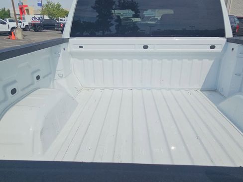 Used 2022 Chevrolet Silverado 1500 Custom image 9