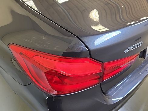Used 2020 BMW 530i xDrive w/ Convenience Package image 9