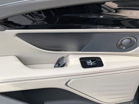Used 2025 Lincoln Nautilus Reserve AWD/4WD image 27