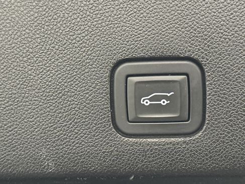 Used 2024 Cadillac XT6 Premium Luxury image 15