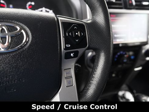 Used 2020 Toyota 4Runner SR5 AWD/4WD image 22