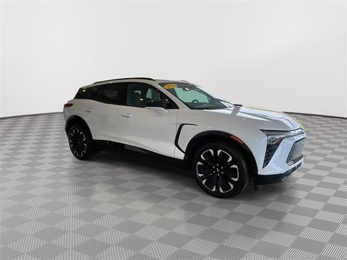 Certified 2025 Chevrolet Blazer EV RS image 13