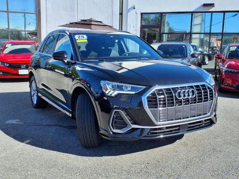 Used 2025 Audi Q3 2.0T Premium image 3