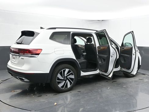 Used 2025 Volkswagen Atlas SE image 52