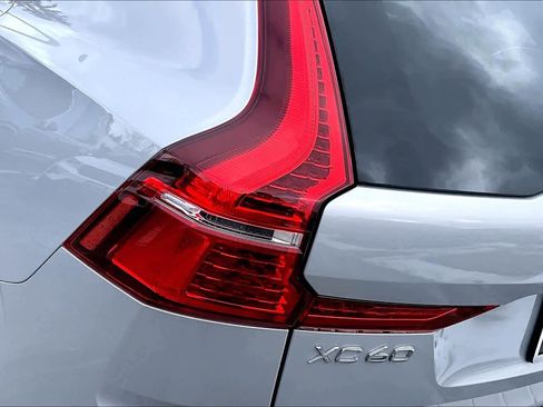 Certified 2023 Volvo XC60 B5 Plus w/ Climate Package image 27