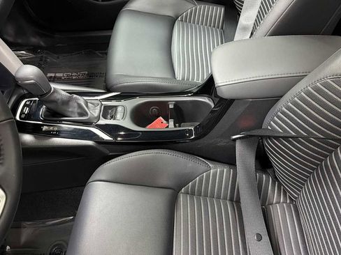 Used 2024 Toyota Corolla Cross XSE w/ Convenience Package image 23