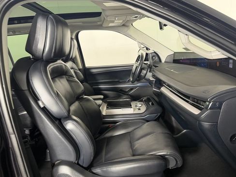 Used 2025 Lincoln Navigator L Reserve AWD/4WD image 30