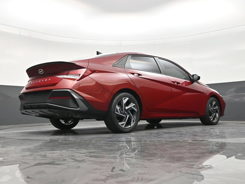 Used 2025 Hyundai Elantra Sport FWD image 24