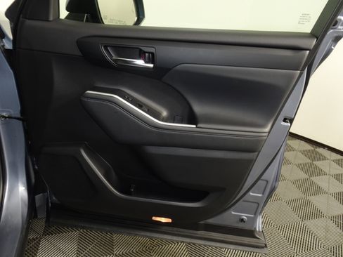 Used 2023 Toyota Highlander L image 51
