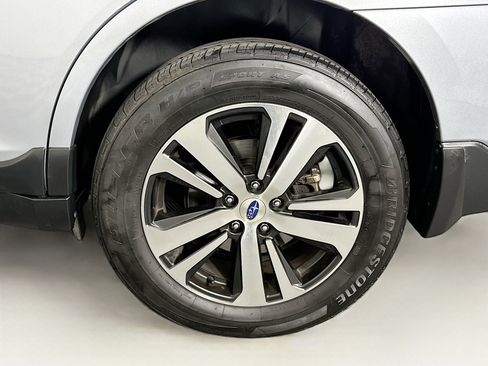 Used 2018 Subaru Outback 2.5i Limited image 11