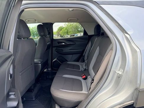 Used 2024 Chevrolet TrailBlazer LT w/ LT Cold Weather Package FWD image 8