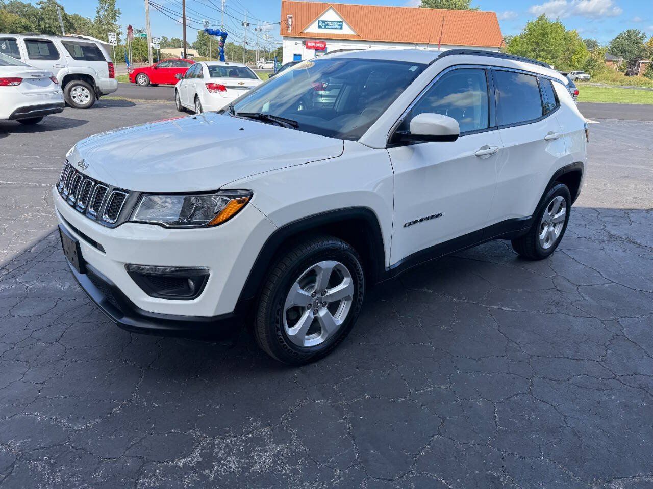 Used 2019 Jeep Compass Latitude w/ Cold Weather Group AWD/4WD image 3