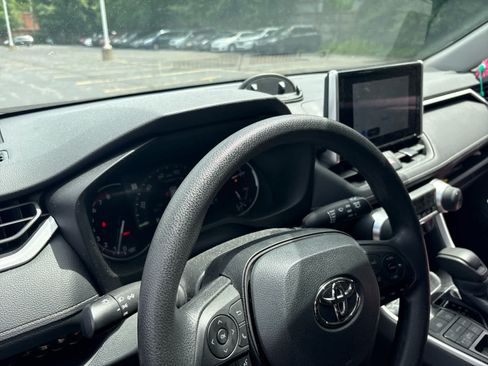 Used 2024 Toyota RAV4 LE AWD/4WD image 13