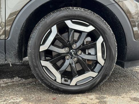 Used 2023 Kia Telluride S image 10