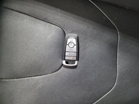Used 2018 Ford Fusion Titanium FWD image 32