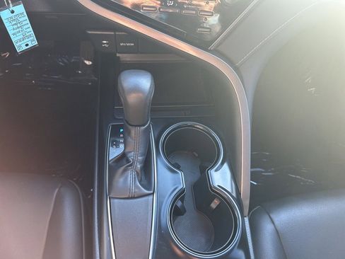 Used 2019 Toyota Camry SE image 18